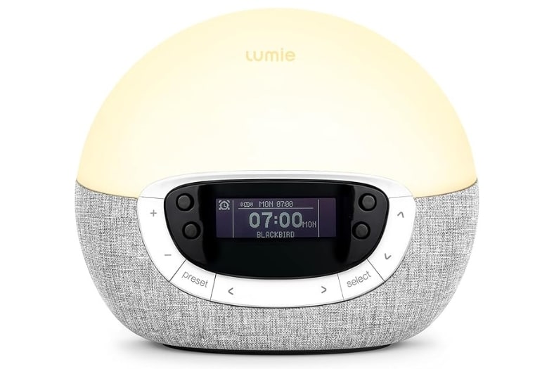 Fotografía técnica oficial de Lumie Bodyclock Luxe 750D Despertador Solar con Atenuación de Luz Azul y Altavoces Bluetooth - Vista frontal con fondo neutro