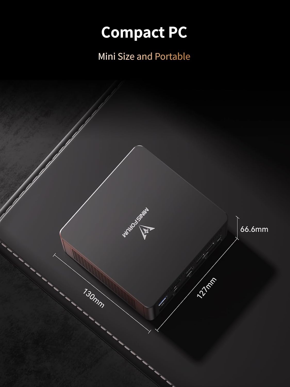 Fotografía técnica oficial de MINISFORUM UM890 Pro Mini PC con AMD Ryzen 9 8945HS (OCuLink 64Gbps, Dual 2.5GbE LAN) - Vista frontal con fondo neutro
