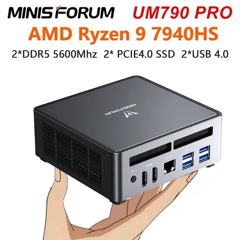 Fotografía técnica oficial de Minisforum UM790 Pro Mini PC con AMD Ryzen 9 7940HS (32GB DDR5, 1TB SSD, ColdWave 2.0) - Vista frontal con fondo neutro