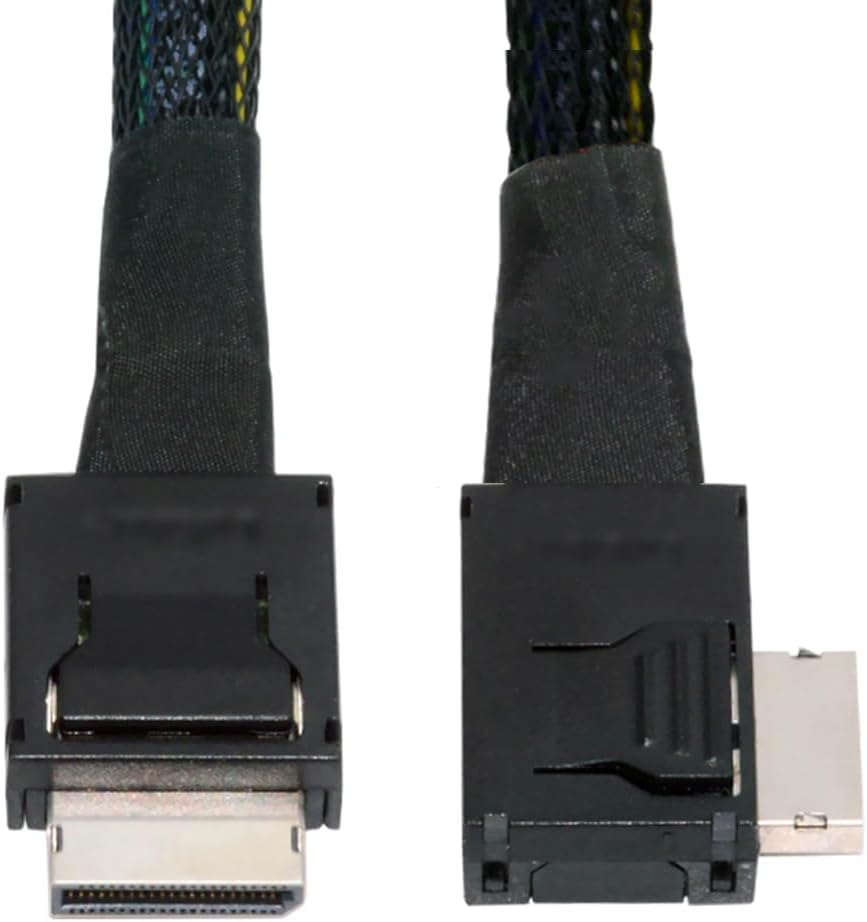 Fotografía técnica oficial de Cable OcuLink PCIe 4.0 SFF-8611 con Conector Acodado en Ángulo 90 Grados para Homelab Mini PC - Vista frontal con fondo neutro