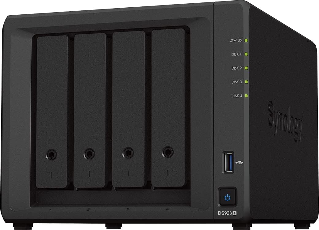 Fotografía técnica oficial de Synology DiskStation DS923+ Servidor NAS 4 Bahías (AMD Ryzen R1600, Btrfs, Expansión 10GbE) - Vista frontal con fondo neutro