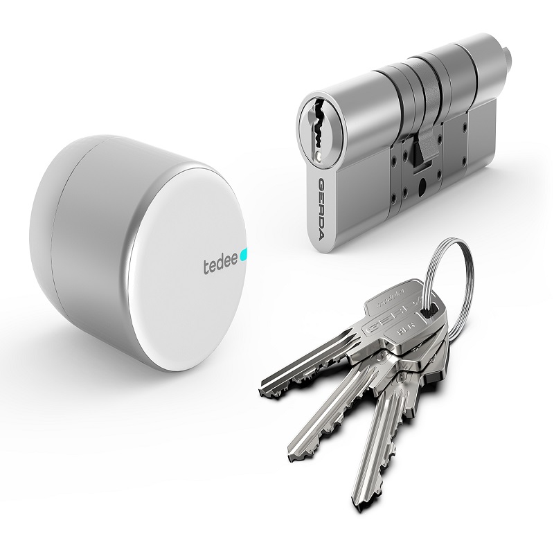 Fotografía técnica oficial de Tedee PRO Cerradura Inteligente Ultra Compacta de Aluminio con Cilindro Modular - Vista frontal con fondo neutro